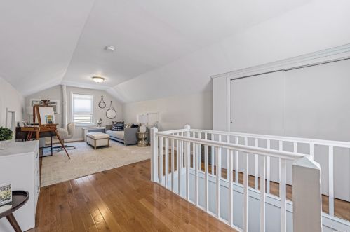 18 Jefferson St, New Hyde Park NY  11040-1912 exterior