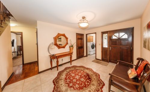 12427 Golf Dr, Thiensville, WI 53092-2462