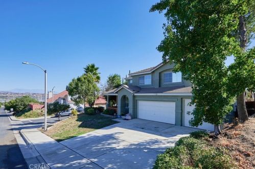 33400 Macy St, Lake Elsinore, CA 92530-5685