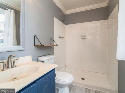 2836 Flagmaker Dr, Falls Church VA  22042-2203 exterior