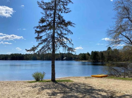 40 Emerald Dr, Hillsboro NH  03244-5021 exterior