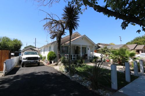 1030 Prune St, Hollister, CA 95023-4908