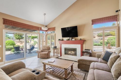 732 Buckingham Dr, Redlands CA  92374-6421 exterior