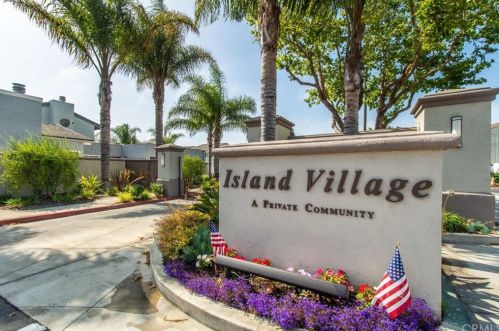 9 Compass Ct, Long Beach, CA 90803-4302