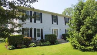 18 Molly White Dr, Coxsackie, NY 12051-1119