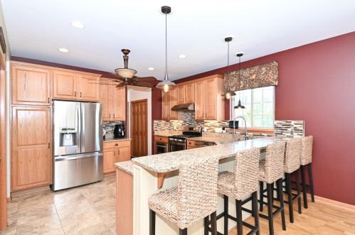 715 Apple Orchard Dr, Waterford WI  53185-2895 exterior