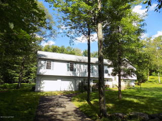 303 Lakefield Ter, Stroudsburg, PA 18360-8180