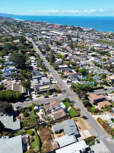 410 Granados Ave, Solana Beach CA  92075-2015 exterior