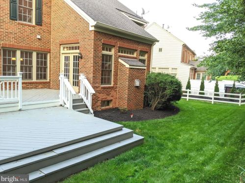 5936 Amber Ridge Rd, Haymarket VA  20169-2620 exterior