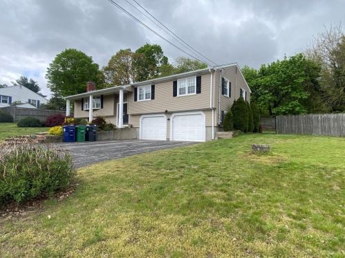 122 Cindy Ln, Warwick, RI 02886-4304