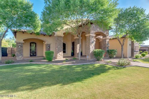 3055 Waterman Way, Gilbert, AZ 85297-7622