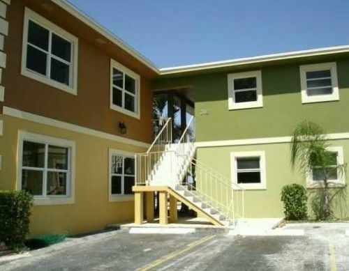 308 Northlake Dr, West Palm Beach, FL 33408-5219