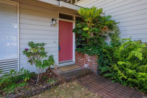 817 Walnut Ave, Ukiah CA  95482-3702 exterior