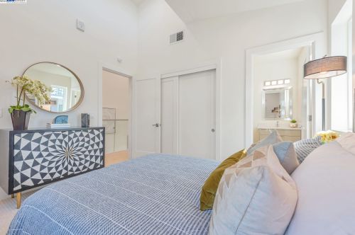 3871 El Camino Real, Palo Alto, CA 94306-3324