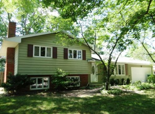 1933 Maxwell Ave, Ames, IA 50010-5541