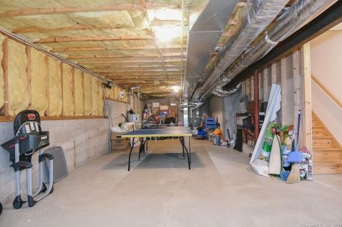 6 Canoe Birch Ct, Kensington CT  06037-4088 exterior