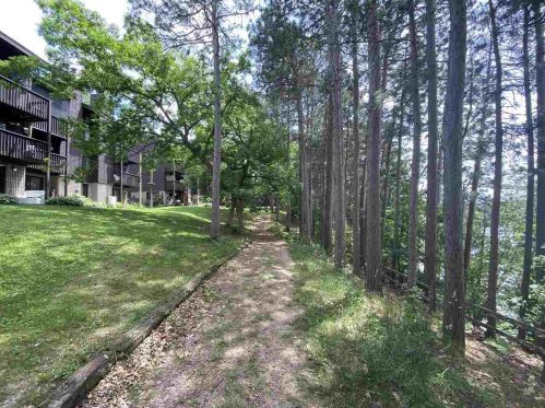10 Fir Trl, Wisconsin Dells, WI 53965-8848
