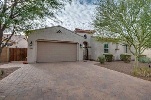 2997 Longhorn Dr, Gilbert, AZ 85297-2169