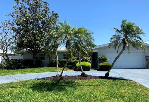 3642 Beach Dr, Saint Petersburg, FL 33705-4104