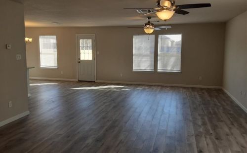 335 Quarter Ave, Creedmoor, TX 78610-4957