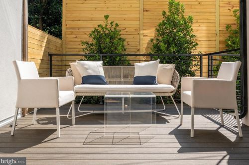 3302 Cleveland Ave, Washington DC 20008-3456 exterior