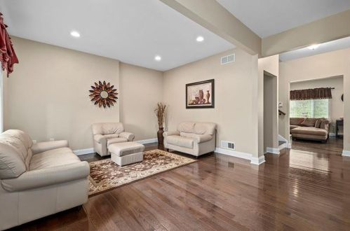 1015 Noble Pne Ct, Trafford PA 15085-9786 exterior