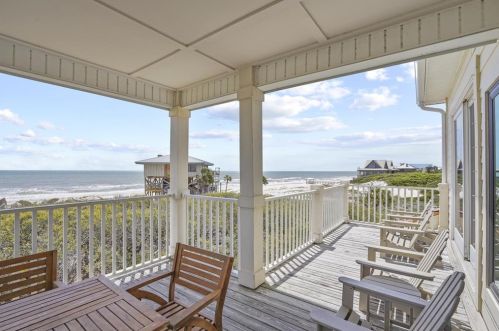 1564 Gulf Bch Dr, Saint George Island FL  32328-3106 exterior