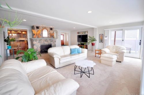 26 Birch St, Waterbury CT  06704-3806 exterior