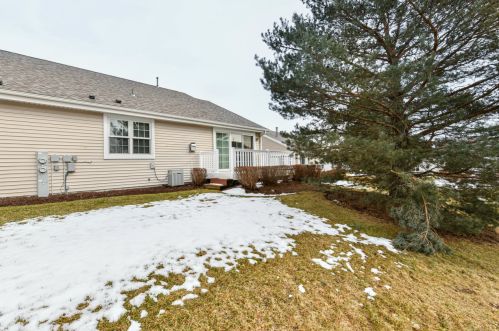 618 Park Dr, Waterford WI  53185-2890 exterior