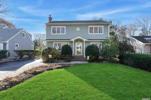 20 Leeds St, Huntington Station, NY 11746-4319
