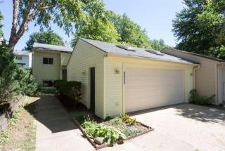 8023 Greenbelt Dr, Des Moines, IA 50322-1635