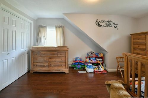 9 Stephen Ct, New Britain CT  06053-1633 exterior