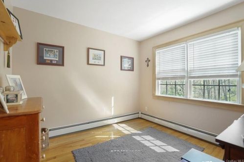 28 Kings Point Ln, Washingtonville NY  10992-2026 exterior