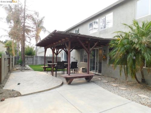 2468 Basilicae Way, Manteca CA  95337-8319 exterior