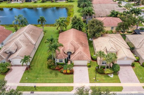 7436 Maple Ridge Trl, Boynton Beach FL  33437-3970 exterior