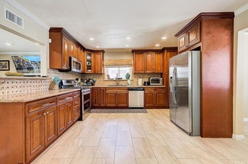 1151 Roldan Ave, Simi Valley, CA 93065-4945
