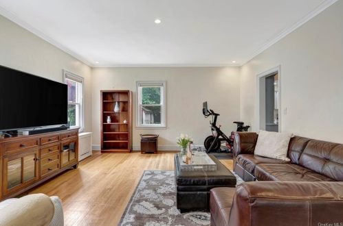 380 Summit Ave, Mount Vernon NY  10552-2206 exterior