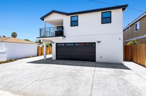 1751 257th St, Lomita, CA 90717-2715