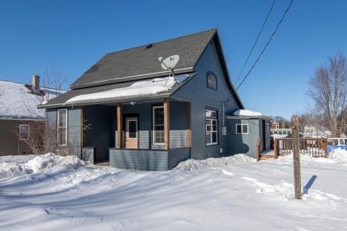 407 3rd Ave, East Farmington, WI 54020-8170