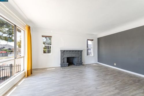 1301 60 Ave, Oakland CA 94621-3912 exterior