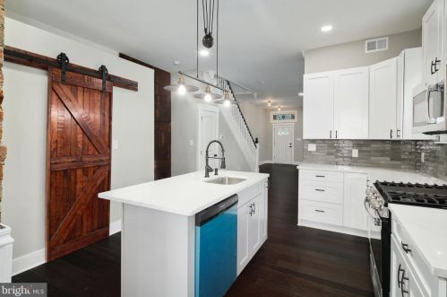 210 Market St, Gloucester NJ  08030-1907 exterior