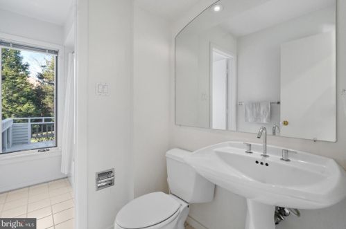 12015 Walnut Branch Rd, Herndon VA  20194-5616 exterior