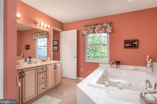 6529 Baywood Dr, Harrisburg PA 17111-6894 exterior