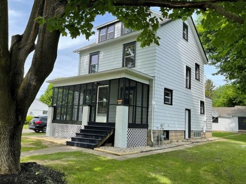 133 Wick Ave, Hermitage, PA 16148-1875