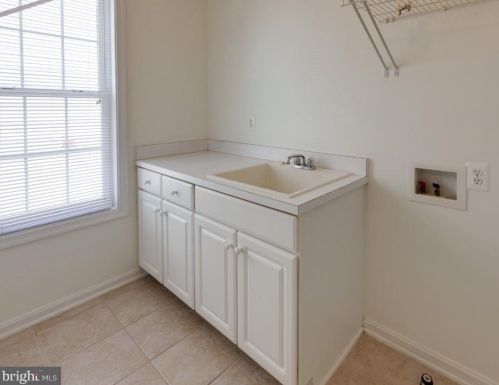 8987 Birch Bay Cir, Lorton VA  22079-5660 exterior
