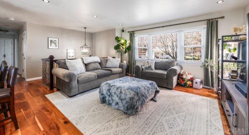 14 Albemarle Rd, East Brunswick NJ  08816-4213 exterior