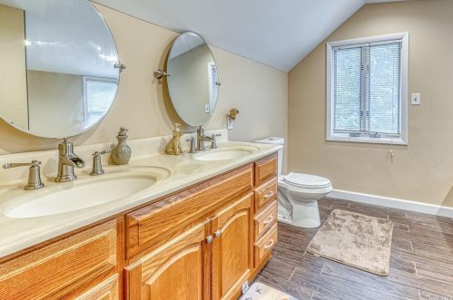 442 Deep Hole Rd, Baiting Hollow NY  11933-1455 exterior