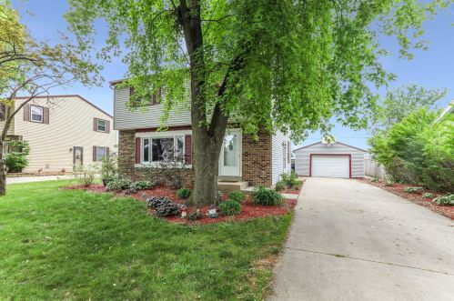 3307 Kennsington Square Rd, Sturtevant, WI 53177-2822