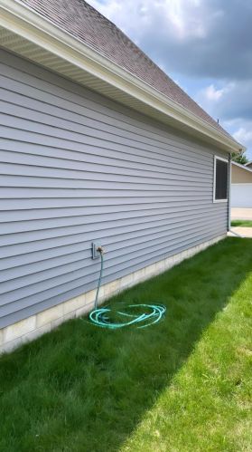 3713 Windslow Dr, Valpo IN  46383-7144 exterior