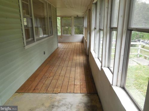 313 Cave Spring Ln, Edinburg VA  22824-3407 exterior